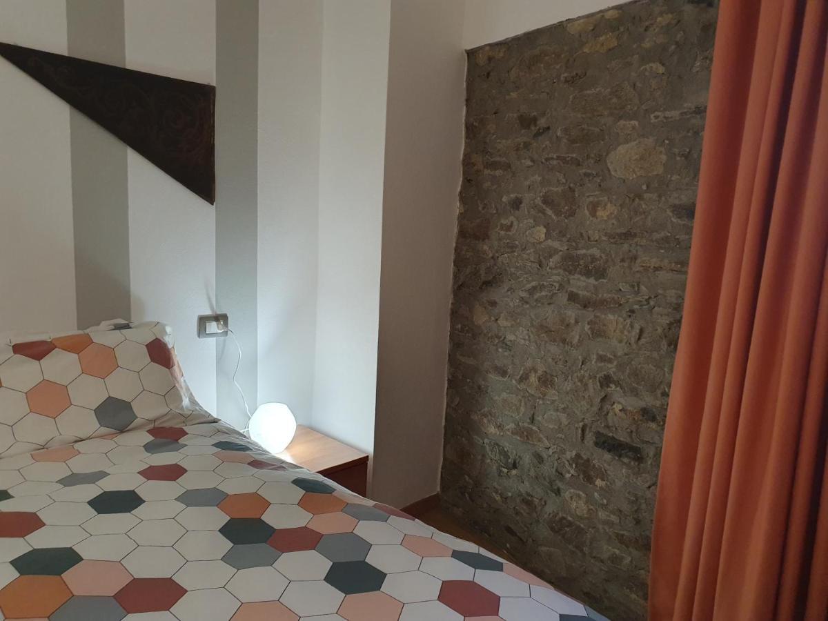 Appartamenti Vacanze E Camere Roccetta Fiorita Pettenasco Ruang foto