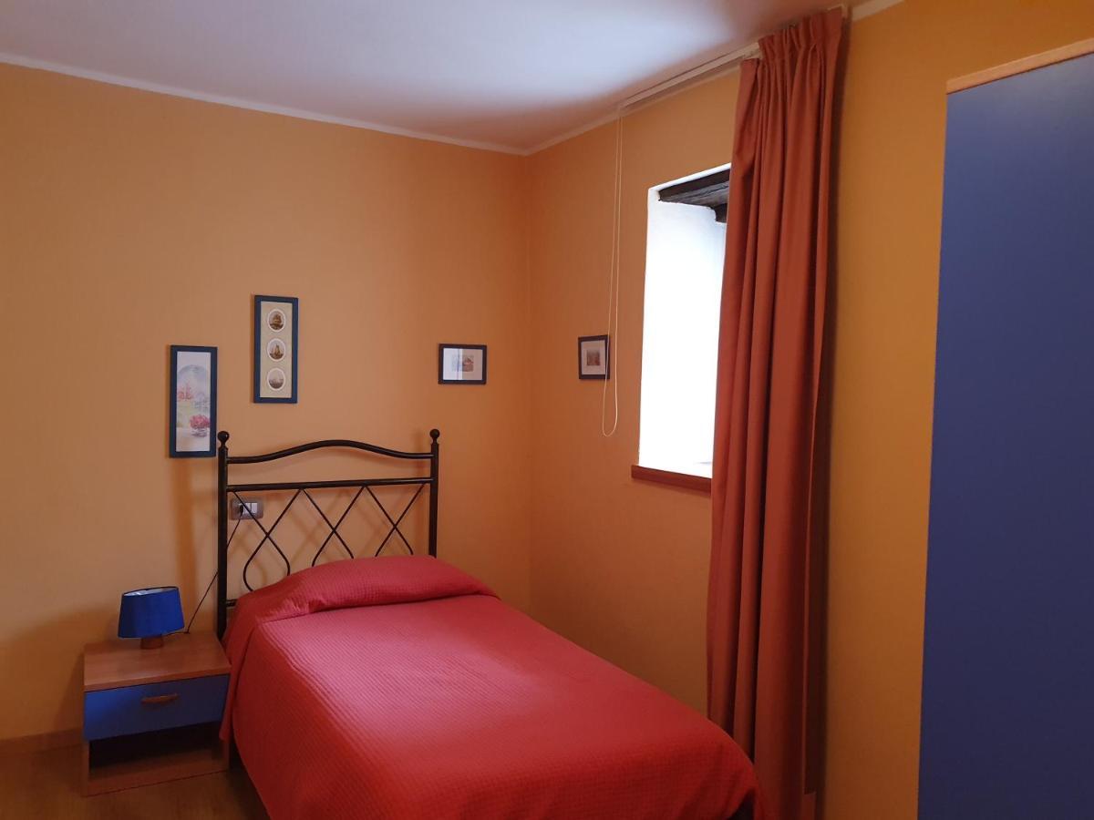 Appartamenti Vacanze E Camere Roccetta Fiorita Pettenasco Ruang foto
