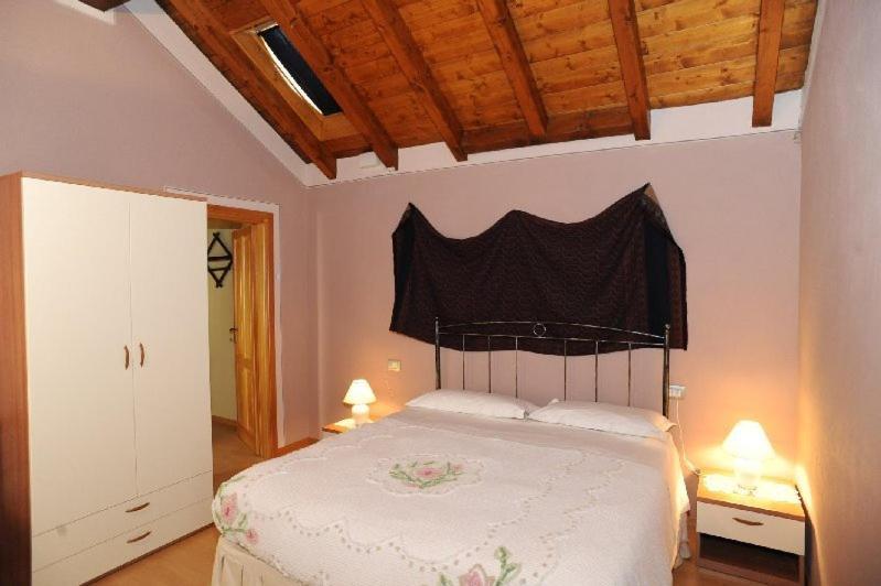 Appartamenti Vacanze E Camere Roccetta Fiorita Pettenasco Bagian luar foto