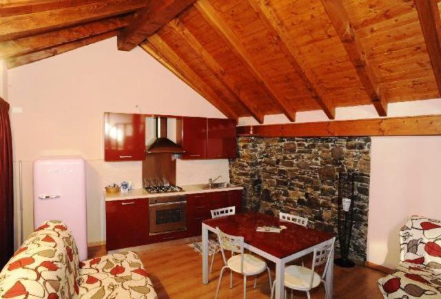 Appartamenti Vacanze E Camere Roccetta Fiorita Pettenasco Bagian luar foto