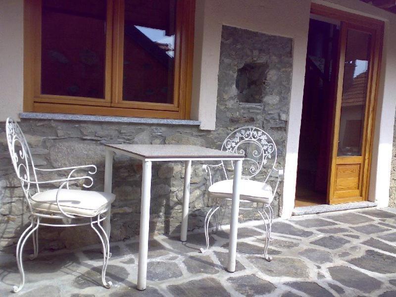 Appartamenti Vacanze E Camere Roccetta Fiorita Pettenasco Bagian luar foto