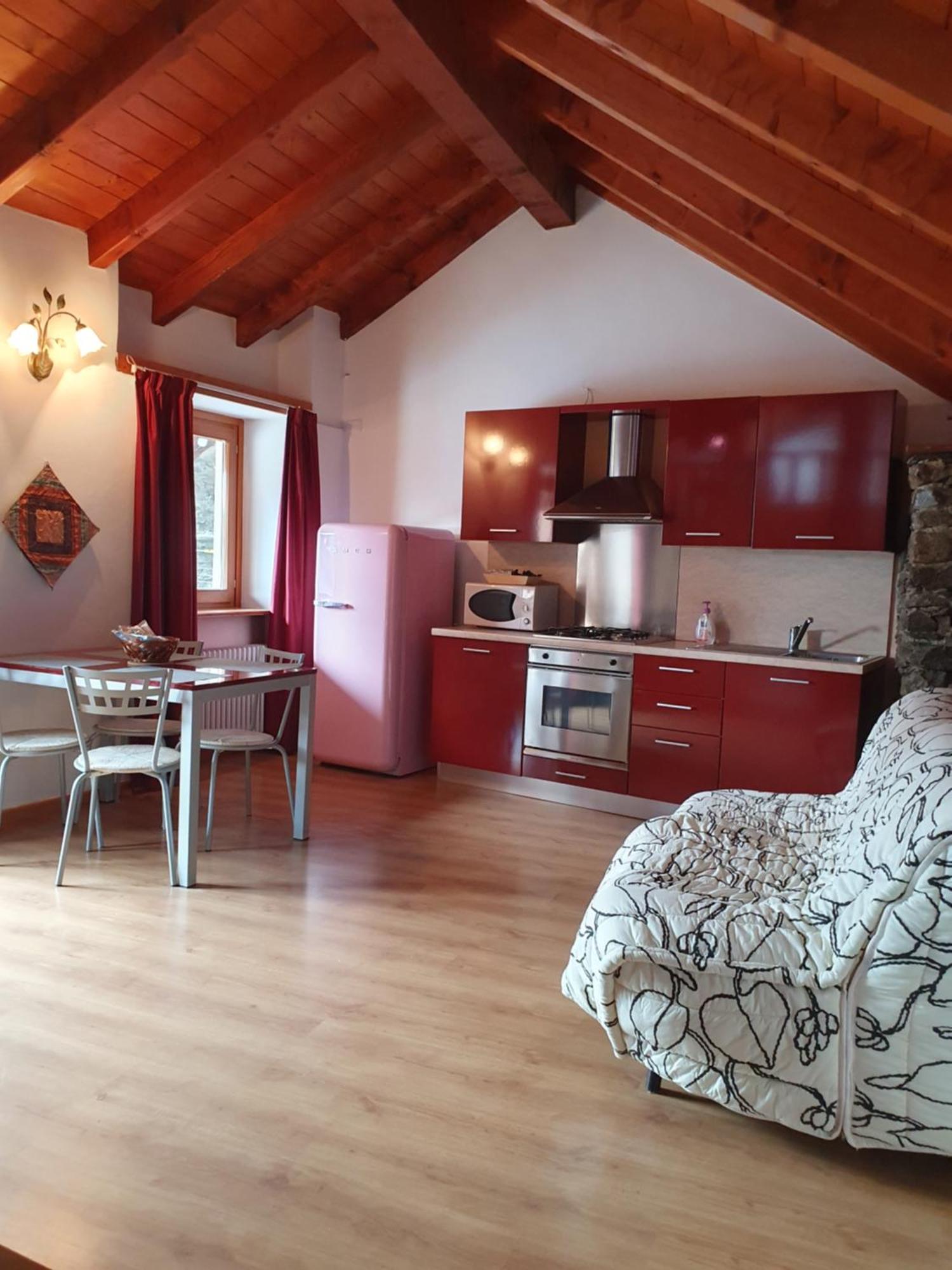 Appartamenti Vacanze E Camere Roccetta Fiorita Pettenasco Ruang foto