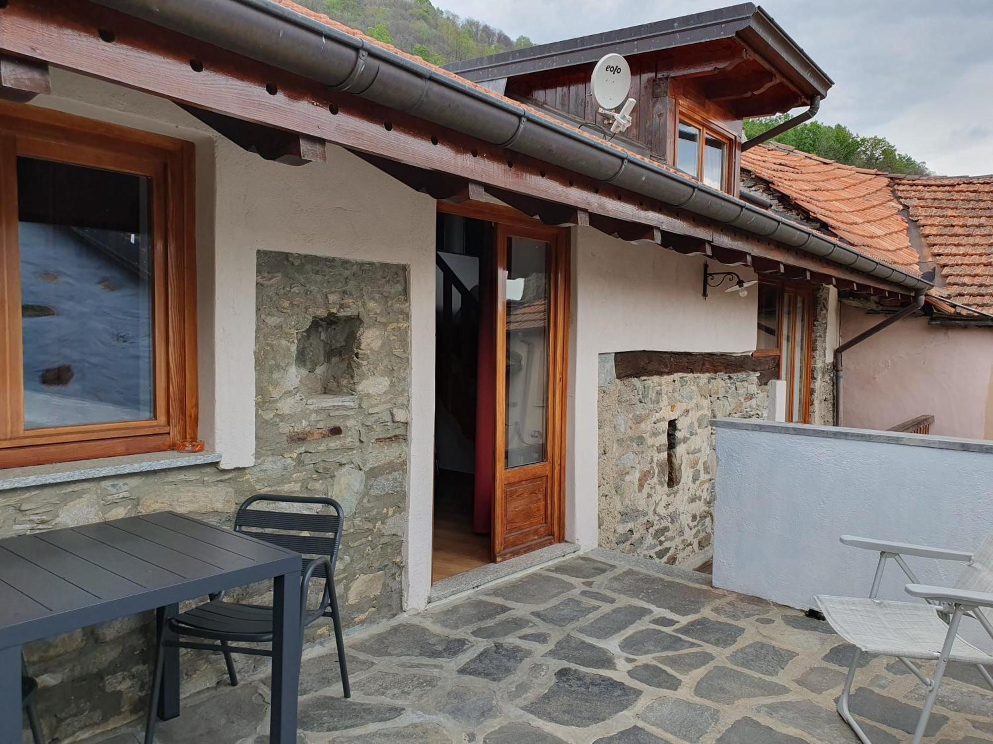 Appartamenti Vacanze E Camere Roccetta Fiorita Pettenasco Ruang foto