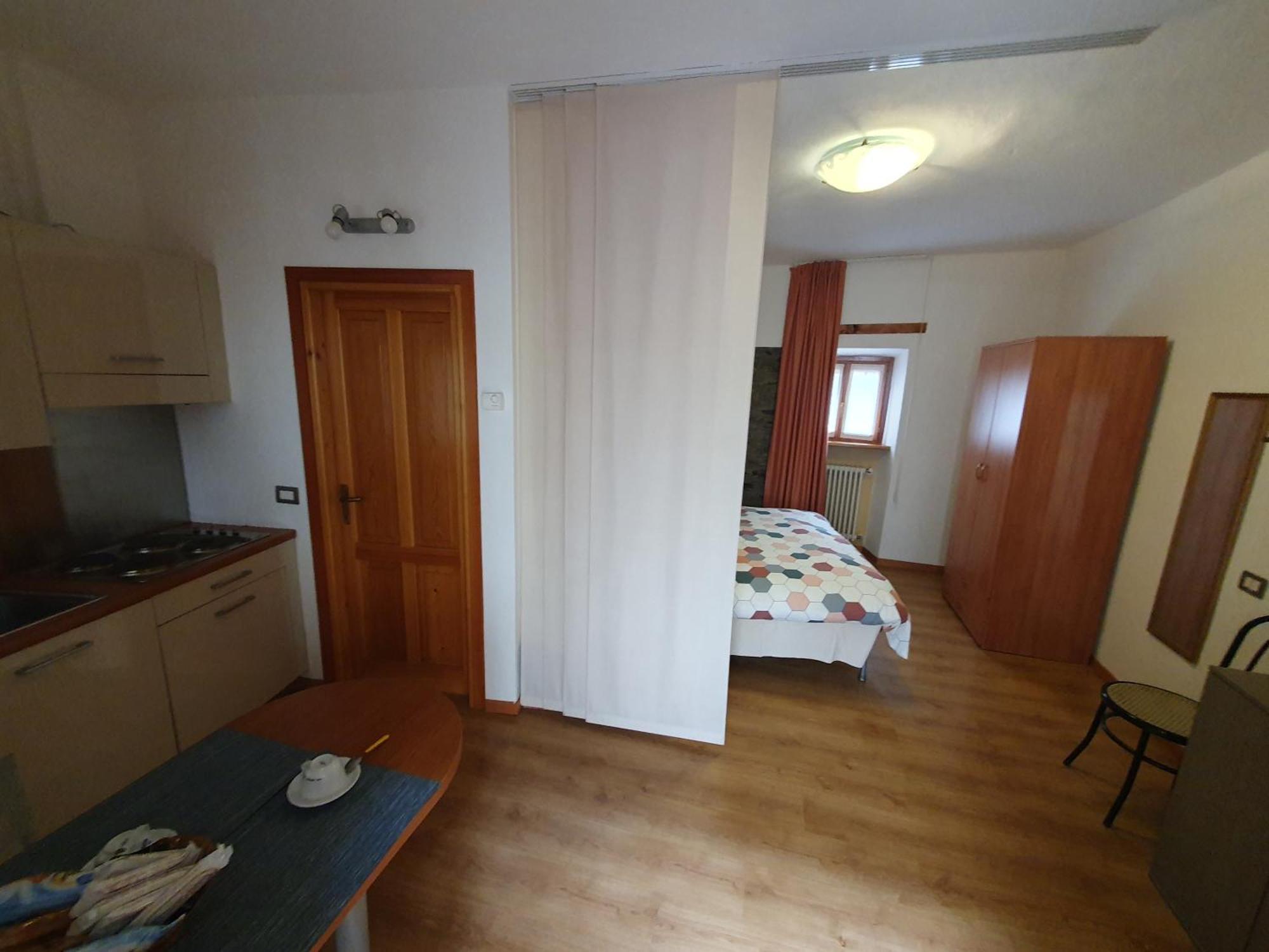 Appartamenti Vacanze E Camere Roccetta Fiorita Pettenasco Ruang foto