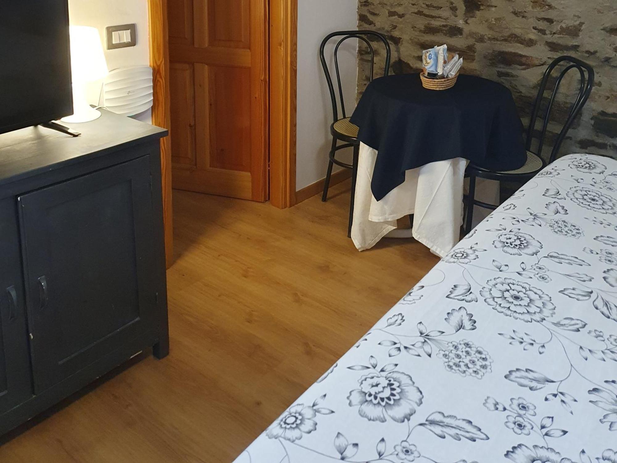 Appartamenti Vacanze E Camere Roccetta Fiorita Pettenasco Ruang foto