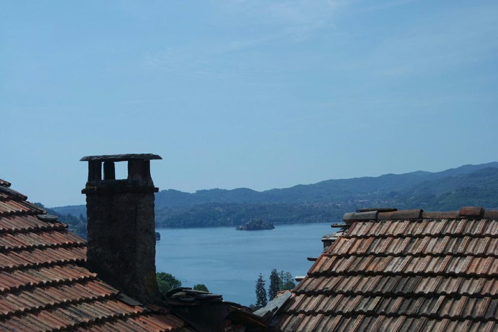Appartamenti Vacanze E Camere Roccetta Fiorita Pettenasco Bagian luar foto