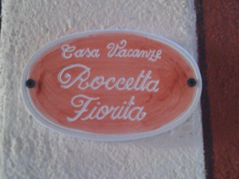 Appartamenti Vacanze E Camere Roccetta Fiorita Pettenasco Bagian luar foto