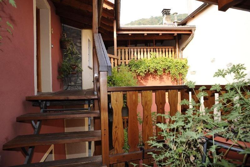Appartamenti Vacanze E Camere Roccetta Fiorita Pettenasco Ruang foto